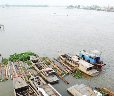 Water quality of Dong Nai River affects 20 million residents living in the southern region (Photo: SGGP) Water quality of Dong Nai River affects 20 million residents living in the southern region (Photo: SGGP)